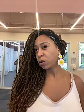 Snapshot of dianagolley420 chatting on 02.12.25 dianagolley420 online show from 02.12.25