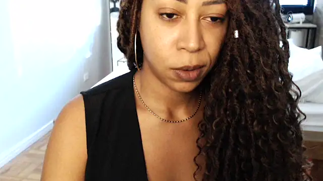 Snapshot of dianagolley420 chatting on 02.17.25 dianagolley420 online show from 02.17.25