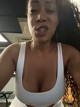 Snapshot of dianagolley420 chatting on 02.26.25 dianagolley420 online show from 02.26.25