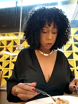 Snapshot of dianagolley420 chatting on 04.01.26 dianagolley420 online show from 04.01.26