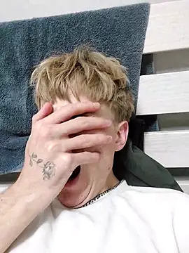 Snapshot of And25bn chatting on 10.02.25 And25bn online show from 10.02.25