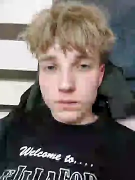 Snapshot of And25bn chatting on 10.04.25 And25bn online show from 10.04.25