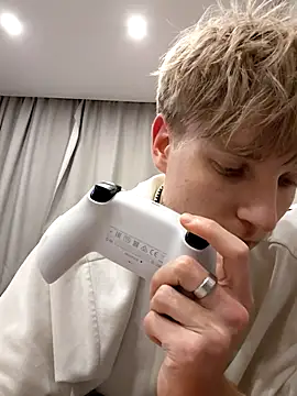 Snapshot of And25bn chatting on 10.22.25 And25bn online show from 10.22.25