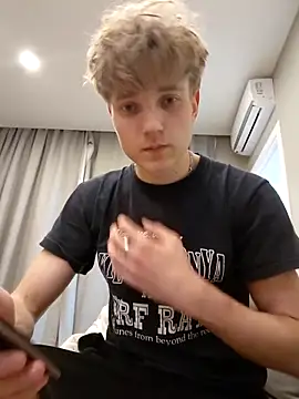 Snapshot of And25bn chatting on 10.25.25 And25bn online show from 10.25.25