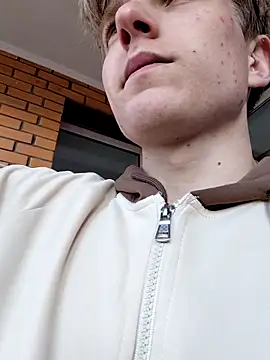 Snapshot of And25bn chatting on 11.03.25 And25bn online show from 11.03.25