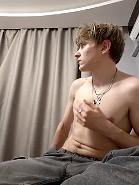 Snapshot of And25bn chatting on 11.24.25 And25bn online show from 11.24.25