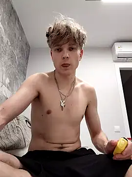 Snapshot of And25bn chatting on 12.22.25 And25bn online show from 12.22.25