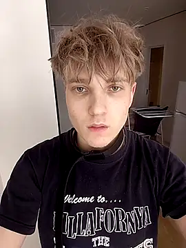 Snapshot of And25bn chatting on 02.18.26 And25bn online show from 02.18.26