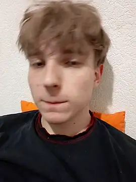 Snapshot of And25bn chatting on 03.04.26 And25bn online show from 03.04.26