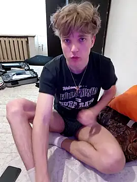 Snapshot of And25bn chatting on 03.11.26 And25bn online show from 03.11.26