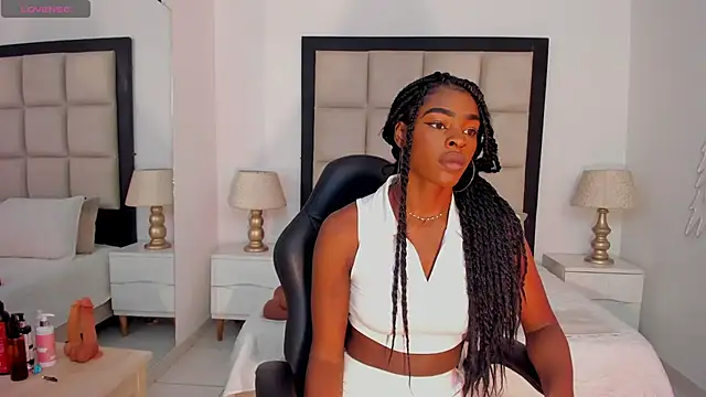 Snapshot of Zoe_CarterX chatting on 09.19.25 Zoe CarterX online show from 09.19.25