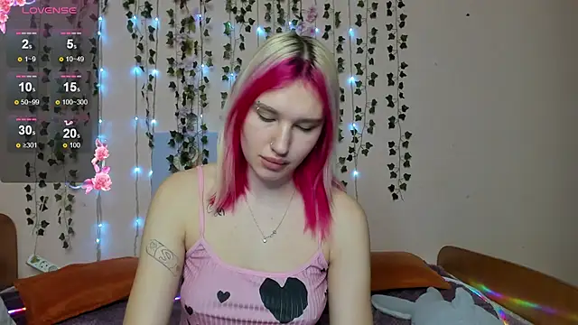 EvelinaLuu online show from 11.21.25