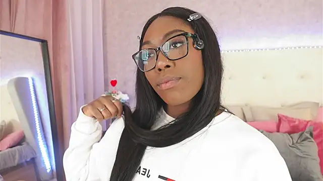 Snapshot of ThianaLopez chatting on 01.11.26 ThianaLopez online show from 01.11.26