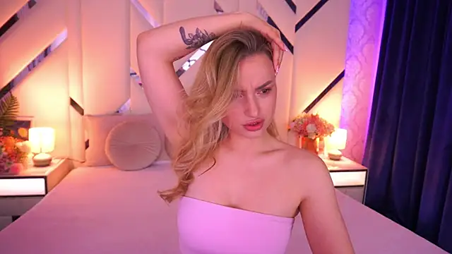 LindsieGreyy online show from 04.30.26