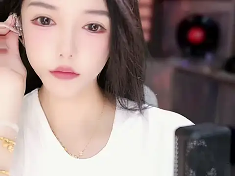 Snapshot of vv-77 chatting on 12.16.25 vv-77 online show from 12.16.25