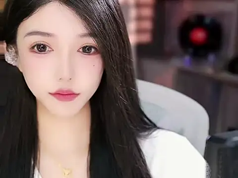 Snapshot of vv-77 chatting on 12.18.25 vv-77 online show from 12.18.25