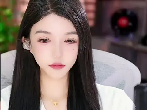 Snapshot of vv-77 chatting on 12.19.25 vv-77 online show from 12.19.25