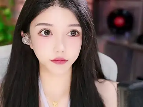 Snapshot of vv-77 chatting on 12.20.25 vv-77 online show from 12.20.25