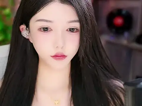 Snapshot of vv-77 chatting on 12.21.25 vv-77 online show from 12.21.25