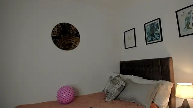 Dhalila  online show from 01.19.26