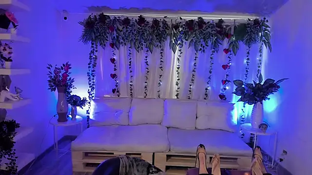 anuvyz miller  online show from 09.12.25