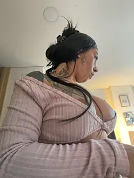 KarolVega- online show from 11.14.25