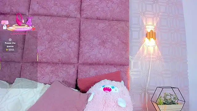 LilyRoxi online show from 10.11.25