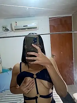 JuliaSalvaa online show from 03.04.25