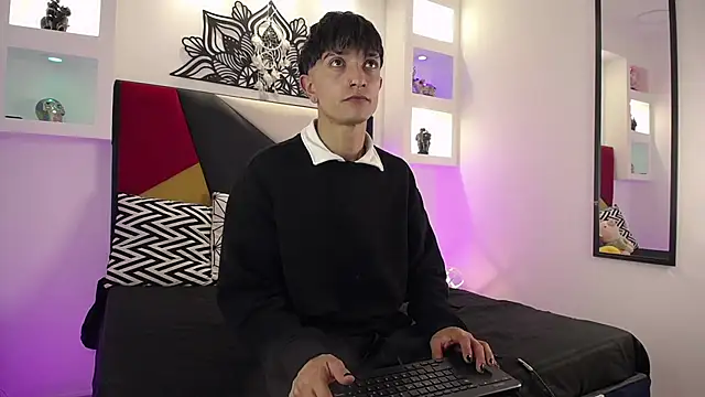 Snapshot of MaikyCooper chatting on 03.09.25 MaikyCooper online show from 03.09.25