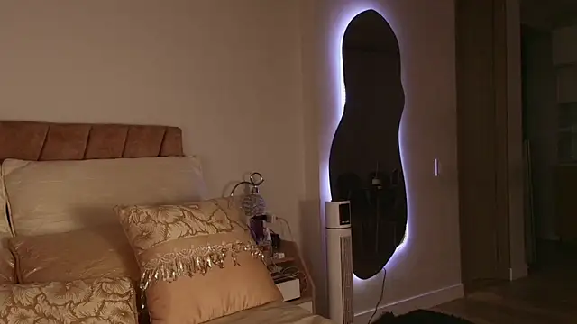 Samantha blaree  online show from 12.23.25