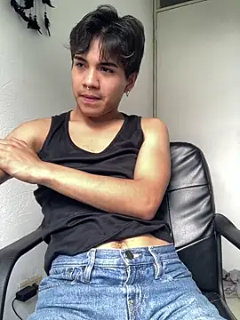 Snapshot of shadowsofgarden chatting on 04.04.26 shadowsofgarden online show from 04.04.26