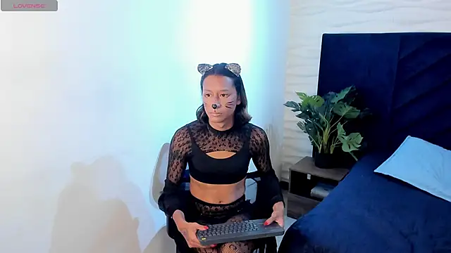 Snapshot of Georgina_Palacios_ chatting on 10.29.25 Georgina Palacios online show from 10.29.25