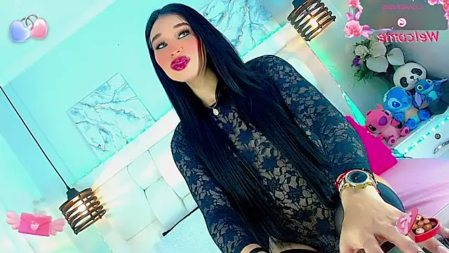 Snapshot of BelovedChain01 chatting on 11.18.25 BelovedChain01 online show from 11.18.25