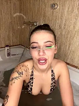 Foxy Rosee online show from 10.21.25