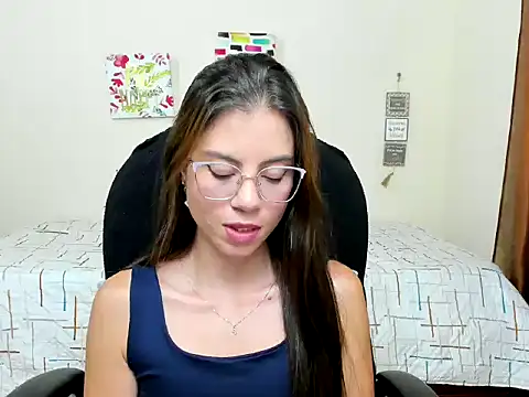 Snapshot of veronicamiller22 chatting on 09.28.25 veronicamiller22 online show from 09.28.25