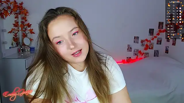 Snapshot of EmilyxxGraces chatting on 09.22.25 EmilyxxGraces online show from 09.22.25