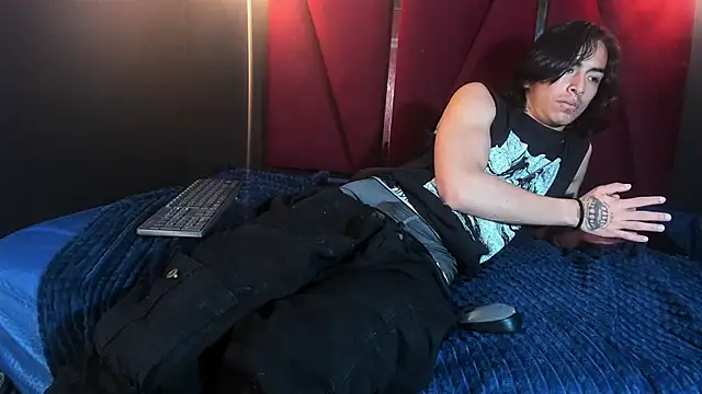 ParanoidTemptaion  online show from 02.20.25