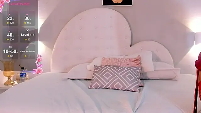 crisdegli  online show from 02.24.25