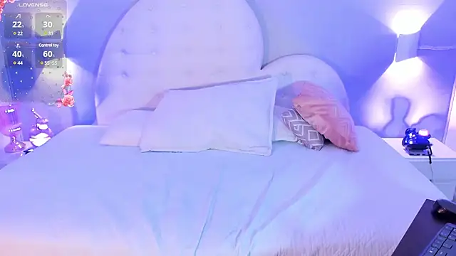 crisdegli  online show from 03.17.25