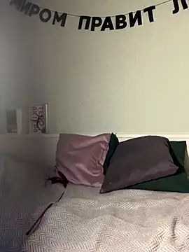 Snapshot of MollyBer chatting on 10.31.25 MollyBer online show from 10.31.25