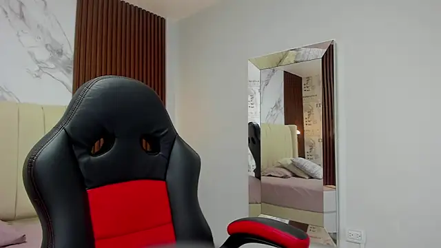 MELINAMARTINS online show from 11.15.25