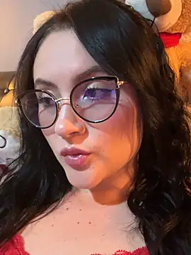 Snapshot of ValentinaOrtiz3 chatting on 12.22.25 ValentinaOrtiz3 online show from 12.22.25