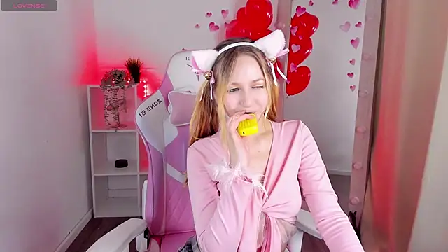 SweetieAngela online show from 02.18.25