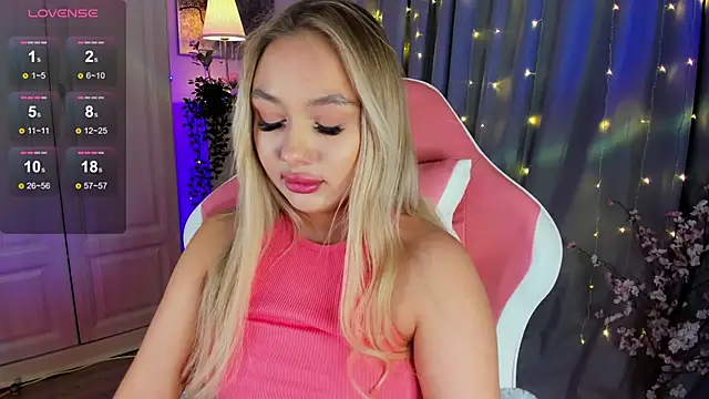 Snapshot of _Loneve__ chatting on 03.22.25  Loneve   online show from 03.22.25