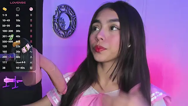 Snapshot of lanna_brunette chatting on 12.18.25 lanna brunette online show from 12.18.25