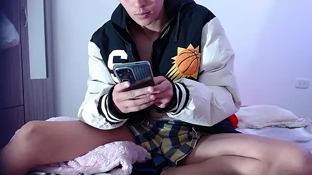 Snapshot of duo_peludoo chatting on 10.18.25 duo peludoo online show from 10.18.25