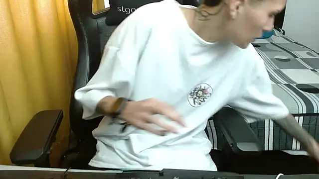 Snapshot of duo_peludoo chatting on 02.18.26 duo peludoo online show from 02.18.26