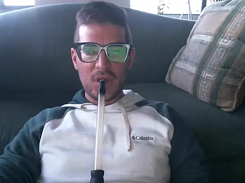 Snapshot of quitomanec chatting on 10.29.25 quitomanec online show from 10.29.25