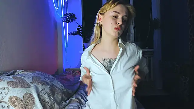 Alexa Pirs online show from 02.22.25