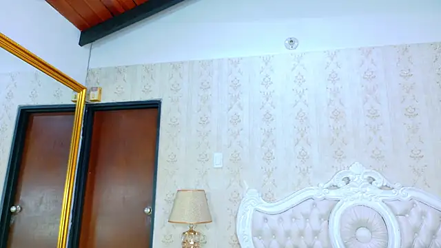 TianahGlow online show from 10.28.25